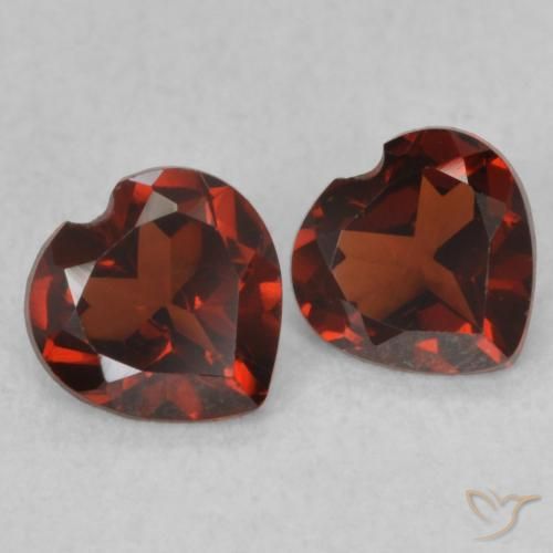 Shop natural 0.96ct ディープレッド パイロープガーネット gems, 心臓, from アメリカ at GemSelect. In stock, global shipping!