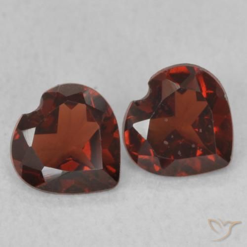 Shop natural 0.92ct 濃いブラッドレッド パイロープガーネット gems, 心臓, from アメリカ at GemSelect. In stock, global shipping!