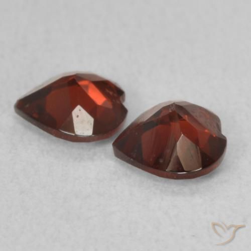 Shop natural 0.92ct 濃いブラッドレッド パイロープガーネット gems, 心臓, from アメリカ at GemSelect. In stock, global shipping!