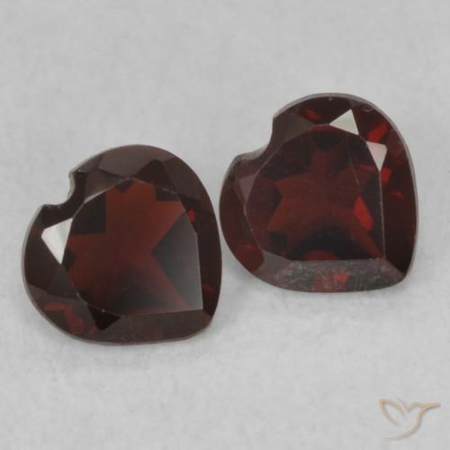 Shop natural 0.96ct ディープレッド パイロープガーネット gems, 心臓, from アメリカ at GemSelect. In stock, global shipping!