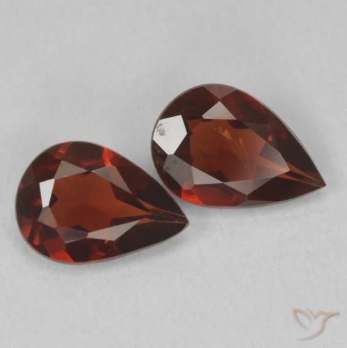 Shop natural 1.39ct 濃いブラッドレッド パイロープガーネット gems, 洋梨の形, from アメリカ at GemSelect. In stock, global shipping!