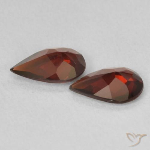 Shop natural 0.93ct 濃いブラッドレッド パイロープガーネット gems, 洋梨の形, from アメリカ at GemSelect. In stock, global shipping!