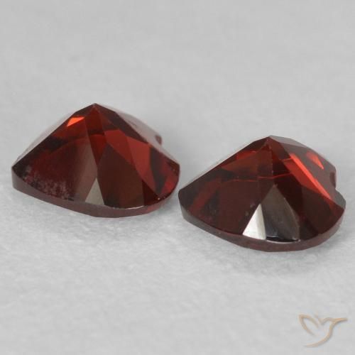 Shop natural 1.06ct サングリアレッド パイロープガーネット gems, 心臓, from モザンビーグ at GemSelect. In stock, global shipping!