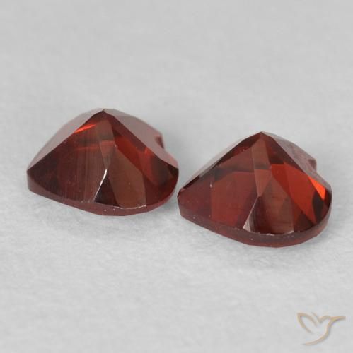 Shop natural 1.12ct ミディアムレッド パイロープガーネット gems, 心臓, from モザンビーグ at GemSelect. In stock, global shipping!