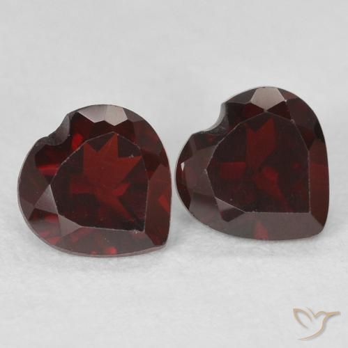 Shop natural 1.10ct ダークレッド パイロープガーネット gems, 心臓, from モザンビーグ at GemSelect. In stock, global shipping!