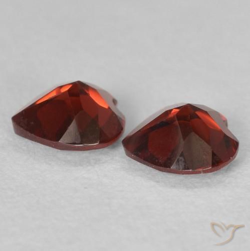 Shop natural 0.89ct ミディアムレッド パイロープガーネット gems, 心臓, from モザンビーグ at GemSelect. In stock, global shipping!
