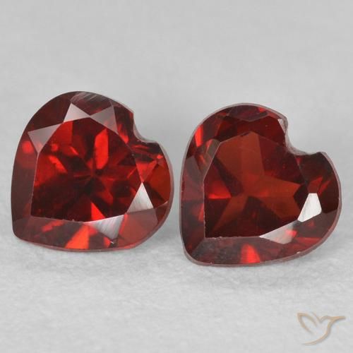 Shop natural 1.27ct ミディアムレッド パイロープガーネット gems, 心臓, from モザンビーグ at GemSelect. In stock, global shipping!
