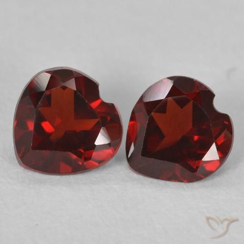 Shop natural 0.99ct ダークレッド パイロープガーネット gems, 心臓, from モザンビーグ at GemSelect. In stock, global shipping!