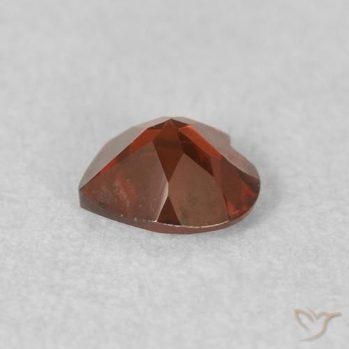 0.49カラットの天然明るい赤パイロープガーネット、心臓、VS