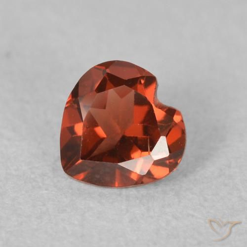0.60ct 天然 濃いクリムゾンレッド パイロープガーネット, 心臓, VVS-VS