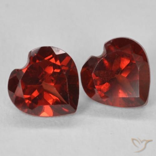 Shop natural 1.26ct 濃い赤 パイロープガーネット gems, 心臓, from モザンビーグ at GemSelect. In stock, global shipping!