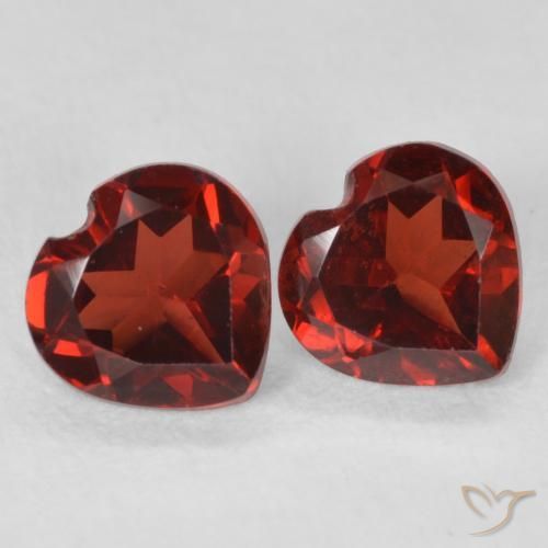 Shop natural 1.09ct 濃い赤 パイロープガーネット gems, 心臓, from モザンビーグ at GemSelect. In stock, global shipping!