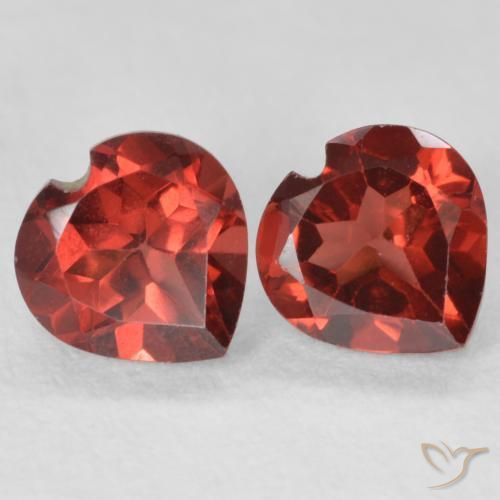 Shop natural 1.26ct ダークレッド パイロープガーネット gems, 心臓, from モザンビーグ at GemSelect. In stock, global shipping!