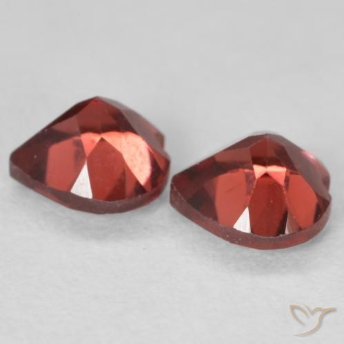 Shop natural 1.26ct ダークレッド パイロープガーネット gems, 心臓, from モザンビーグ at GemSelect. In stock, global shipping!