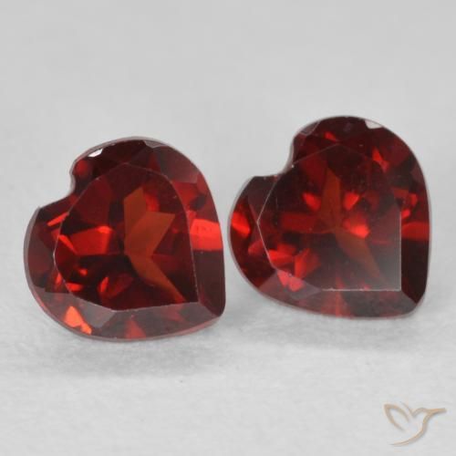Shop natural 1.14ct ディープレッド パイロープガーネット gems, 心臓, from モザンビーグ at GemSelect. In stock, global shipping!