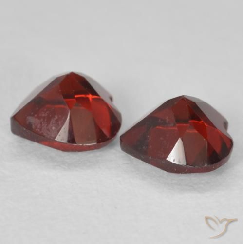 Shop natural 1.14ct ディープレッド パイロープガーネット gems, 心臓, from モザンビーグ at GemSelect. In stock, global shipping!