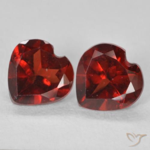 Shop natural 1.16ct ミディアムレッド パイロープガーネット gems, 心臓, from モザンビーグ at GemSelect. In stock, global shipping!