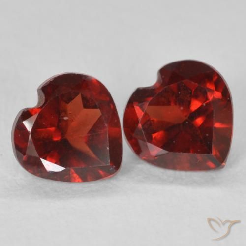 Shop natural 1.16ct ミディアムレッド パイロープガーネット gems, 心臓, from モザンビーグ at GemSelect. In stock, global shipping!