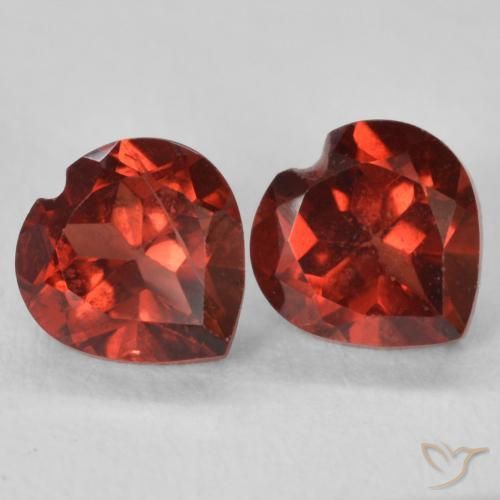 Shop natural 1.29ct Medium Dark-Red パイロープガーネット gems, 心臓, from モザンビーグ at GemSelect. In stock, global shipping!
