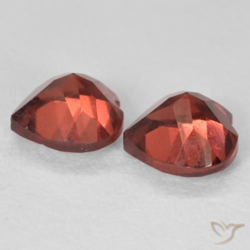 Shop natural 1.29ct Medium Dark-Red パイロープガーネット gems, 心臓, from モザンビーグ at GemSelect. In stock, global shipping!