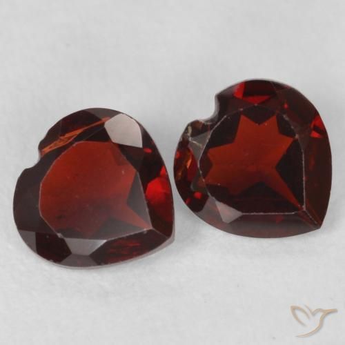 Shop natural 0.98ct ミディアムレッド パイロープガーネット gems, 心臓, from モザンビーグ at GemSelect. In stock, global shipping!