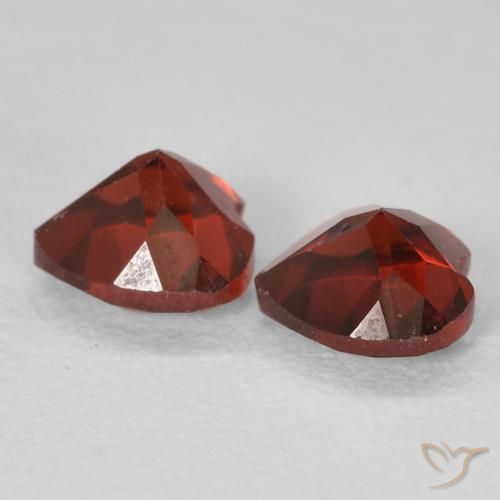 Shop natural 1.26ct カラントレッド パイロープガーネット gems, 心臓, from モザンビーグ at GemSelect. In stock, global shipping!