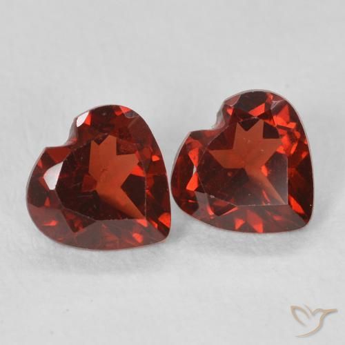 Shop natural 1.06ct サングリアレッド パイロープガーネット gems, 心臓, from モザンビーグ at GemSelect. In stock, global shipping!