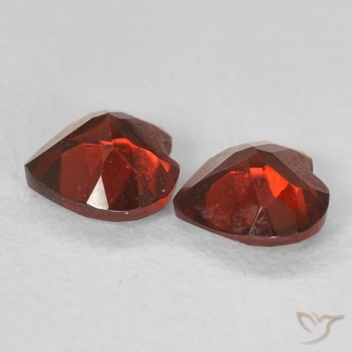 Shop natural 1.07ct ミディアムレッド パイロープガーネット gems, 心臓, from モザンビーグ at GemSelect. In stock, global shipping!