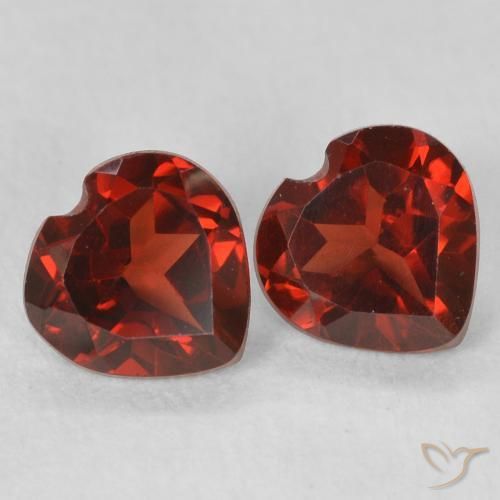 Shop natural 1.09ct ミディアムレッド パイロープガーネット gems, 心臓, from モザンビーグ at GemSelect. In stock, global shipping!