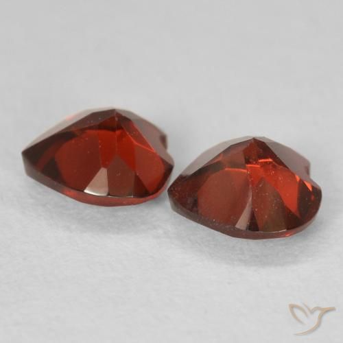Shop natural 1.09ct ミディアムレッド パイロープガーネット gems, 心臓, from モザンビーグ at GemSelect. In stock, global shipping!