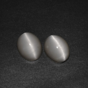 カラットの天然クリームQuartz Cat's Eye（10.2×8.1 mm・透明）