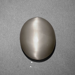 1.97カラットの天然クリームQuartz Cat's Eye（9×7.2 mm・オーバルカット）