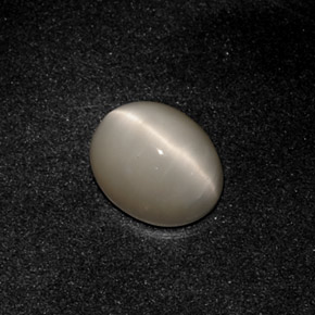 3.19カラットの天然スモークQuartz Cat's Eye（10×8.1 mm・オーバルカット）