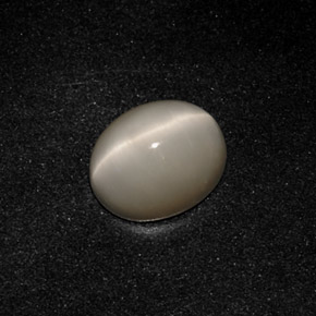 3.19カラットの天然スモークQuartz Cat's Eye（10×8.1 mm・オーバルカット）