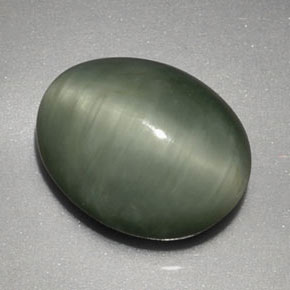 3.91カラットの天然グリーンQuartz Cat's Eye（11×8.8 mm・オーバルカット）
