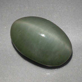 4.77カラットの天然グリーンQuartz Cat's Eye（12.4×8.3 mm・オーバルカット）