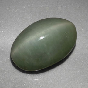 4.77カラットの天然グリーンQuartz Cat's Eye（12.4×8.3 mm・オーバルカット）