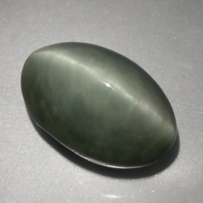 6.45カラットの天然グリーンQuartz Cat's Eye（13.4×8.8 mm・オーバルカット）