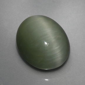 3.64カラットの天然グリーンQuartz Cat's Eye（10.2×8.5 mm・オーバルカット）