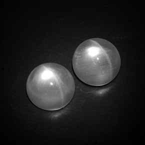 カラットの天然ホワイトQuartz Cat's Eye（9.86 mm・ラウンドカット）