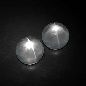 カラットの天然ホワイトQuartz Cat's Eye（10.19 mm・ラウンドカット）