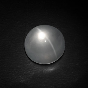 10.71カラットの天然ホワイトQuartz Cat's Eye（13.22 mm・ラウンドカット）