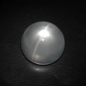10.84カラットの天然ホワイトQuartz Cat's Eye（13.19 mm・ラウンドカット）