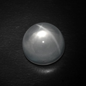 10.40カラットの天然ホワイトQuartz Cat's Eye（12.79 mm・ラウンドカット）