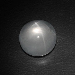 10.22カラットの天然ホワイトQuartz Cat's Eye（12.92 mm・ラウンドカット）