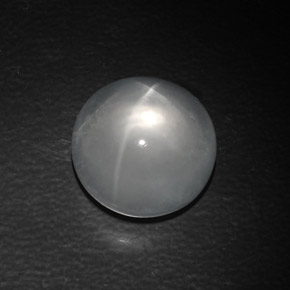 10.22カラットの天然ホワイトQuartz Cat's Eye（12.92 mm・ラウンドカット）