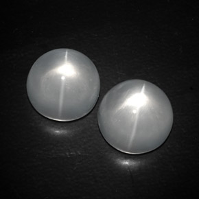 13.03カラットの天然ホワイトQuartz Cat's Eye（11.01 mm・ラウンドカット）