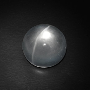 9.06カラットの天然ホワイトQuartz Cat's Eye（12.97 mm・ラウンドカット）