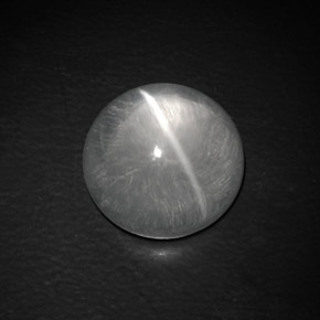 9.02カラットの天然ホワイトQuartz Cat's Eye（13.20 mm・ラウンドカット）