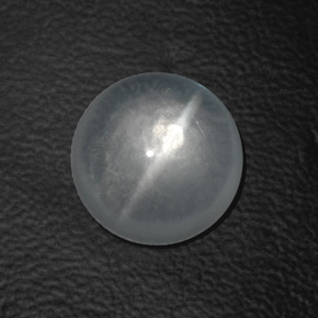 8.07カラットの天然ホワイトクォーツキャッツアイ（12.28 mm・ラウンドカット）